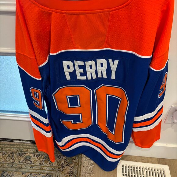 Perry Oilers Jersey - Picture 3 of 4